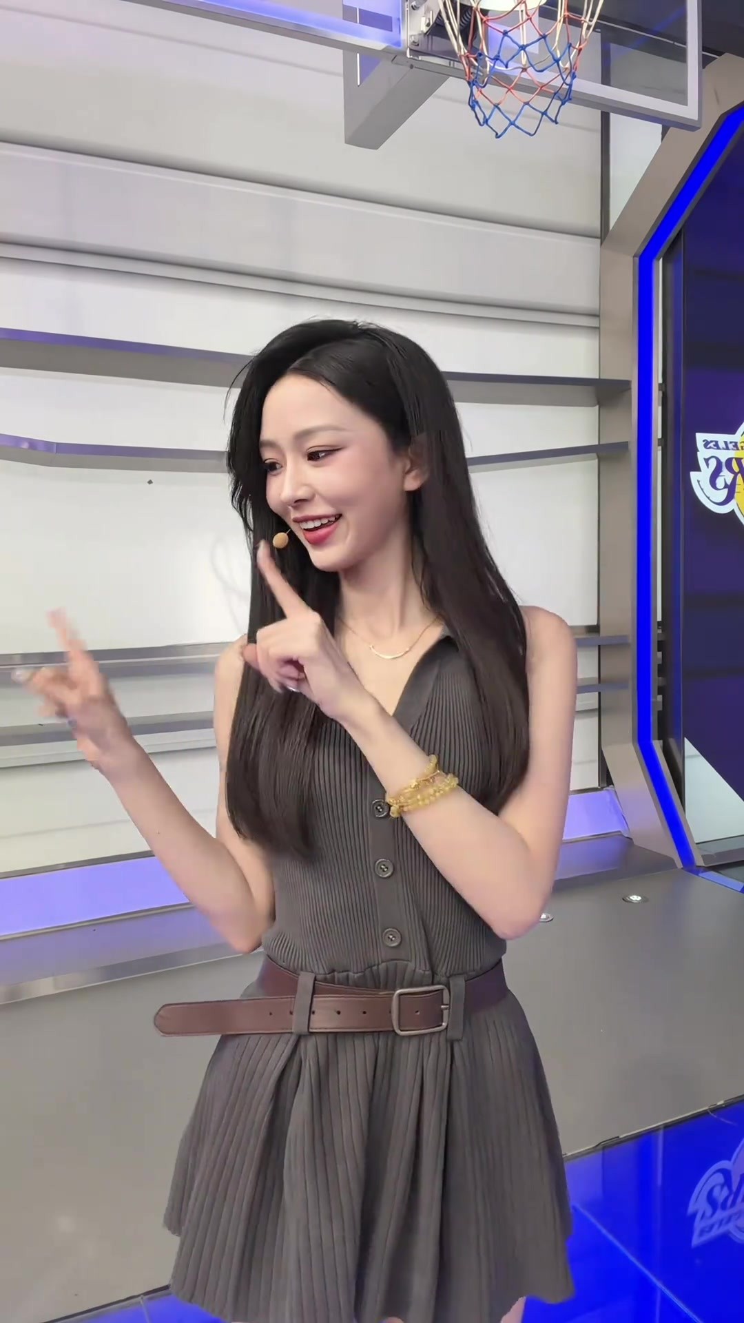 美女主持辰辰：NBA新赛季开始咯 ✌️漫长的休赛季结束啦