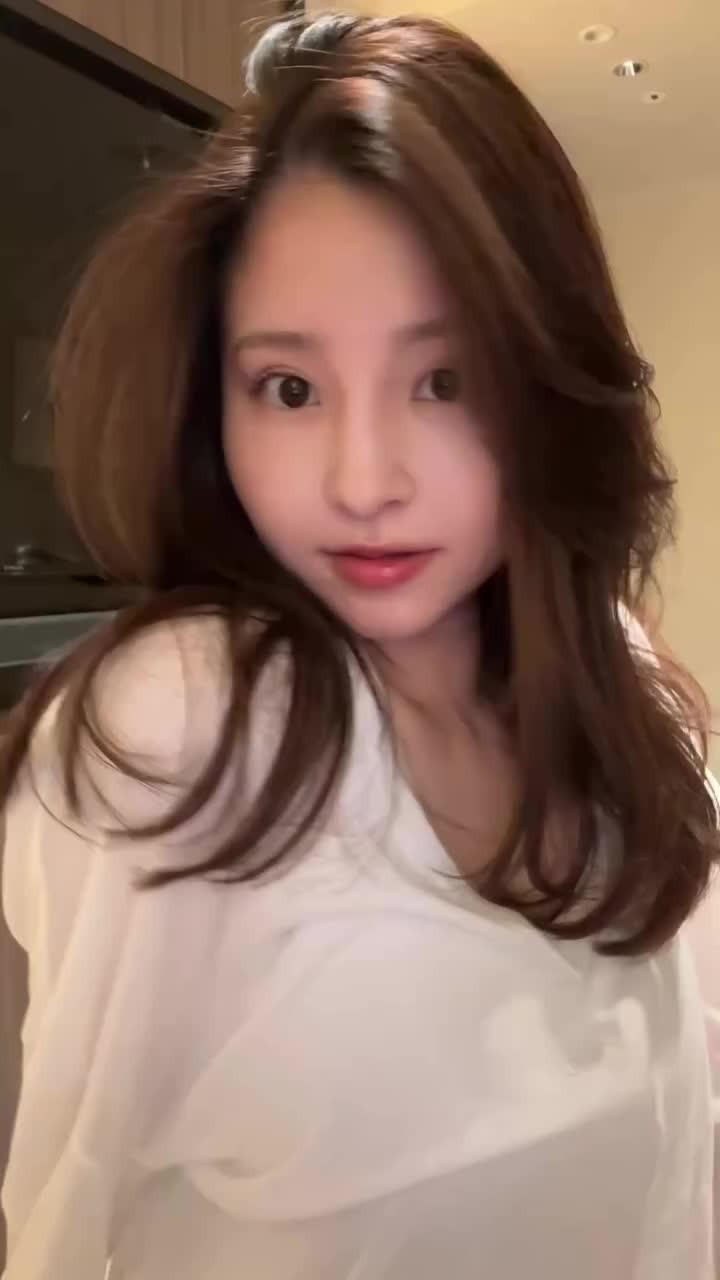 堂安律老婆温柔气质搭美艳妆容，这颜值谁看了不迷糊？💖